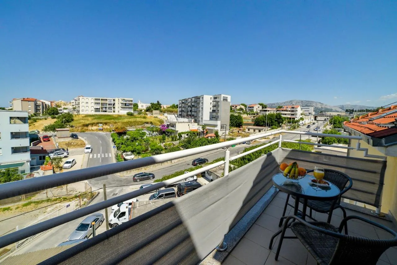 Apartment Ivan With Garage Place Split