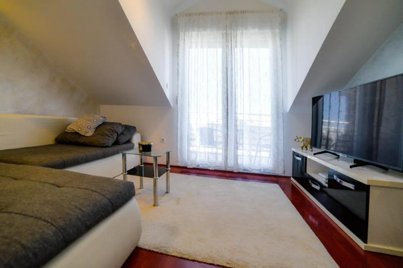Apartment Ivan With Garage Place Split