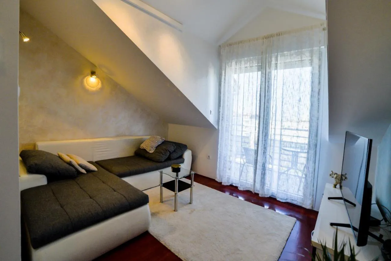 Apartment Ivan With Garage Place Split